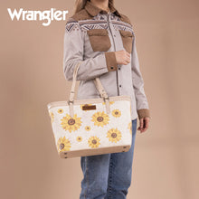 Load image into Gallery viewer, Wrangler Sunflower Print